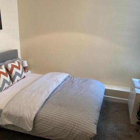 Excellent And Amazing Apartment With Private Parking Gillingham  Exterior photo