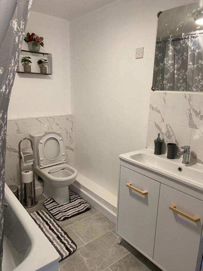 Excellent And Amazing Apartment With Private Parking Gillingham  Exterior photo